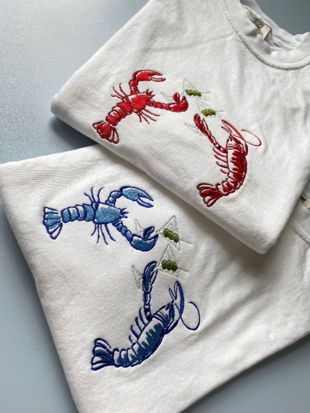 Embroidered lobsters toasting with martinis ๐ธ - Picture 1 of 9
